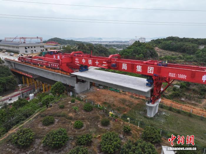 漳汕高铁广东段山家特大桥首梁架设