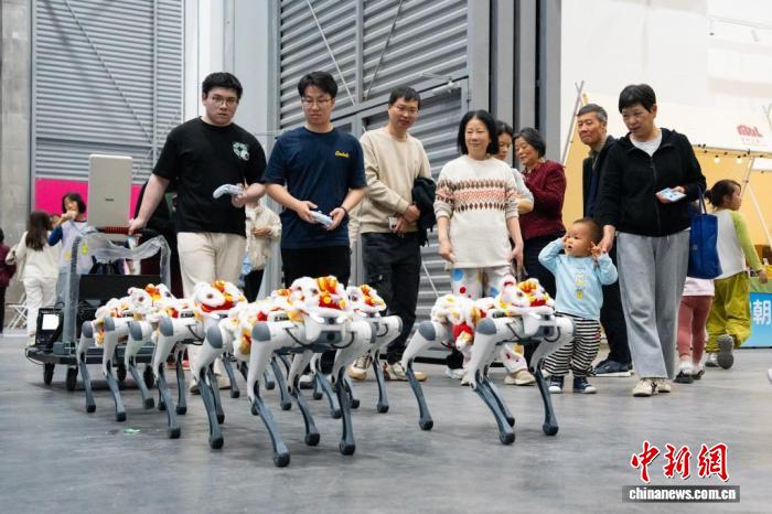 AI成旅游新“搭子” 数智型出游走俏“五