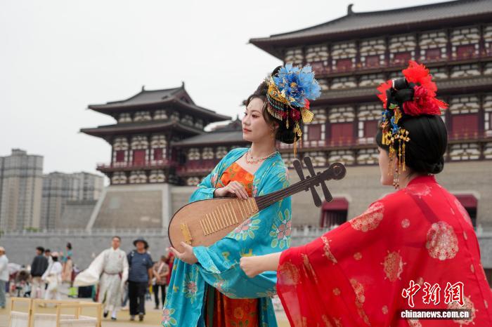 （经济观察）中国“五一”旅游热度攀升 消