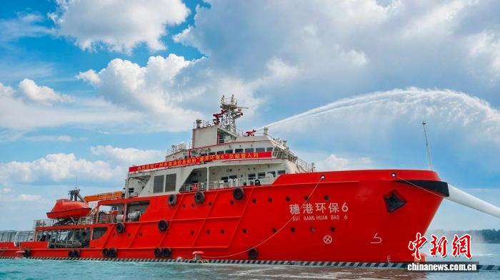 全国首艘地方政府投资大型溢油应急船在广州
