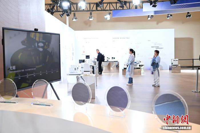 中国新质半导体创新发展三十年特展在武汉启