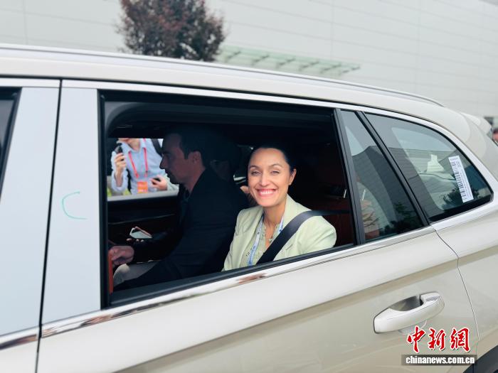 从“黑灯工厂”到光伏前沿 多国嘉宾点赞西
