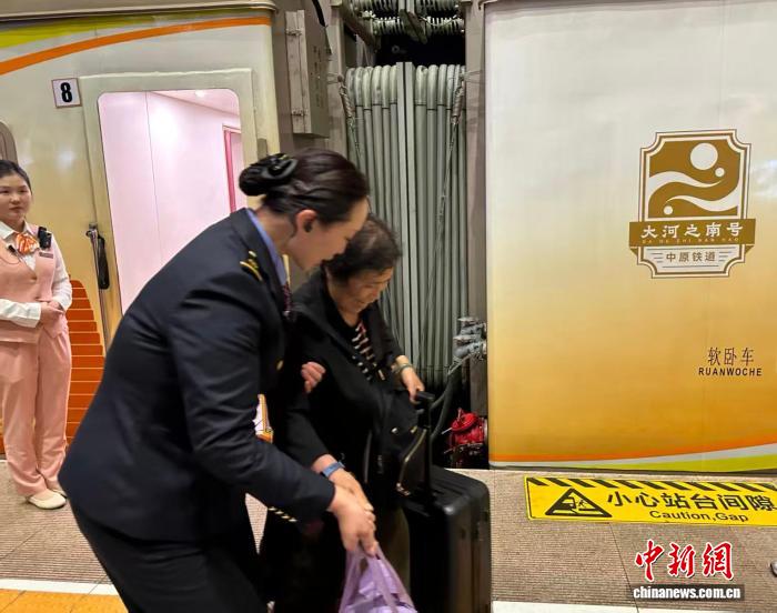 “中原铁道·大河之南号”特色旅游列车开启