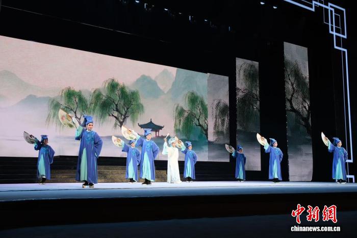 音乐家郑培钦谈戏曲发展：少点“饭圈”多点“出圈”(图2)