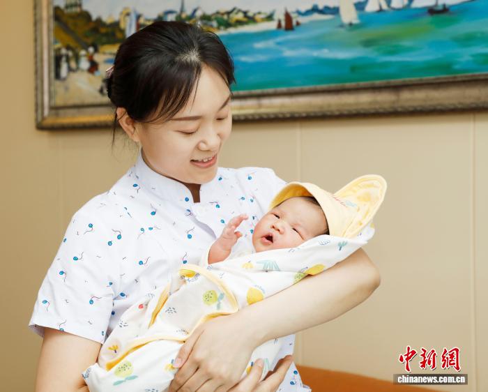 蜂蜜水可致婴儿中毒 医生提醒1岁内严禁食
