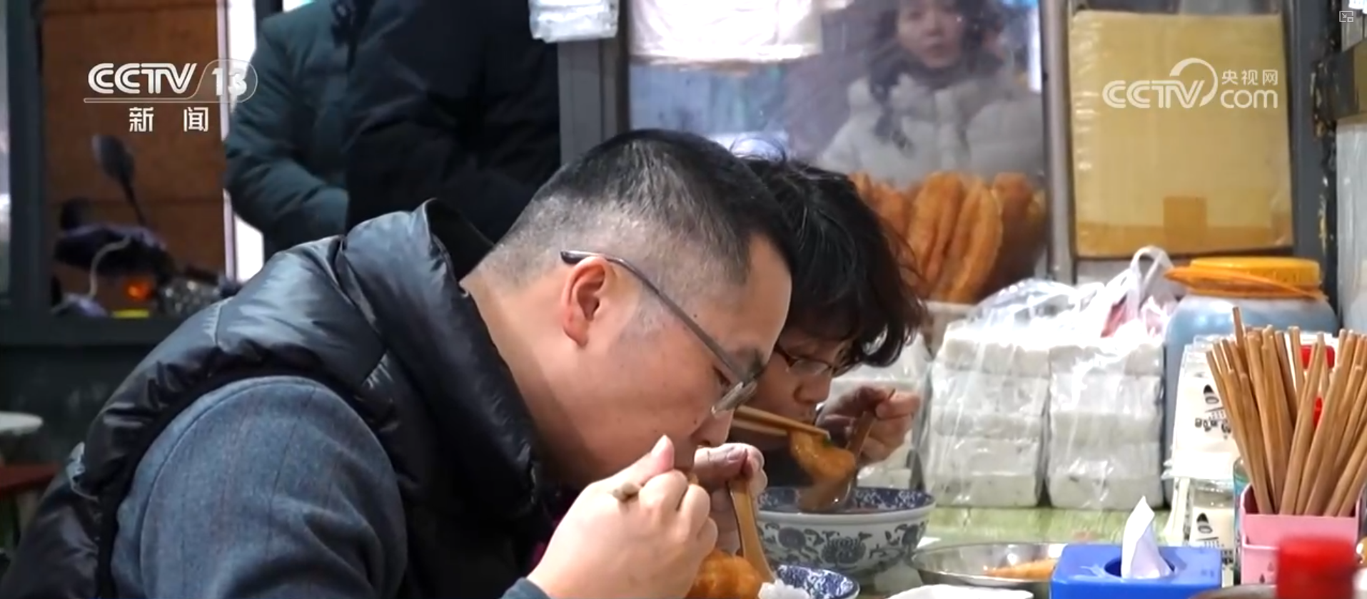 特色小吃串点成线变身“流量密码” “美食+”延伸文旅消费链条(图3) 特色小吃串点成线变身“流量密码” “美食+”延伸文旅消费链条(图3)