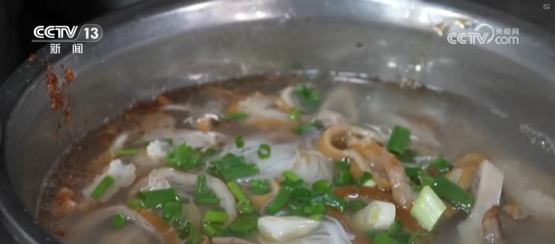 特色小吃串点成线变身“流量密码” “美食+”延伸文旅消费链条(图7) 特色小吃串点成线变身“流量密码” “美食+”延伸文旅消费链条(图7)