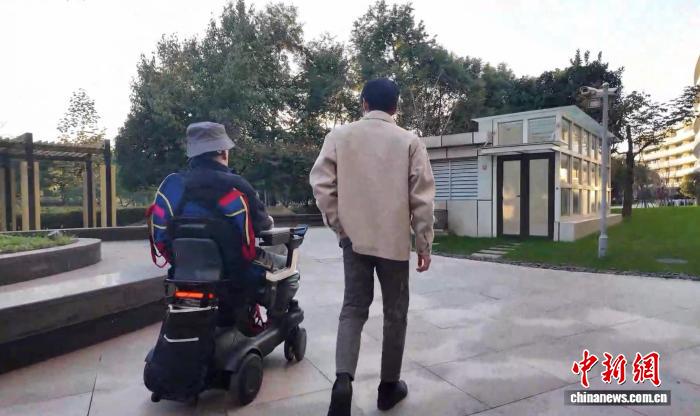 中国侵入式脑机接口技术连续造福患者的背后:抱以希望、审慎看待(图1) 中国侵入式脑机接口技术连续造福患者的背后:抱以希望、审慎看待(图1)