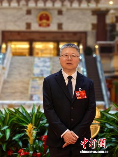 （全国两会）从一纸授权协议说起 李校堃谈