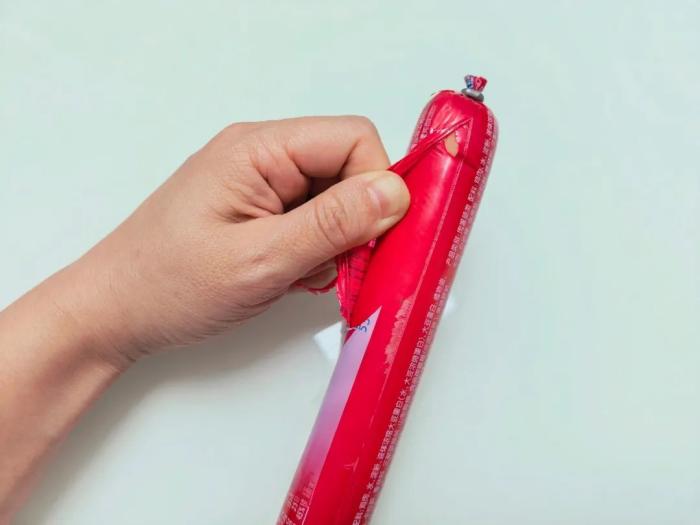 终于学会了火腿肠的正确打开方式!别再用牙咬了(图4) 终于学会了火腿肠的正确打开方式!别再用牙咬了(图4)