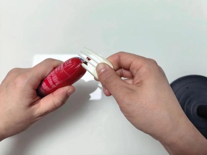 终于学会了火腿肠的正确打开方式!别再用牙咬了(图2) 终于学会了火腿肠的正确打开方式!别再用牙咬了(图2)