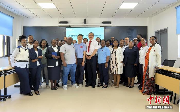 中国援莱索托医疗队开展中心静脉置管培训(图2)