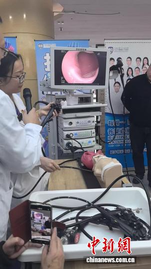 做胃肠镜检查很可怕吗？专家为民众科普和演示(图2)