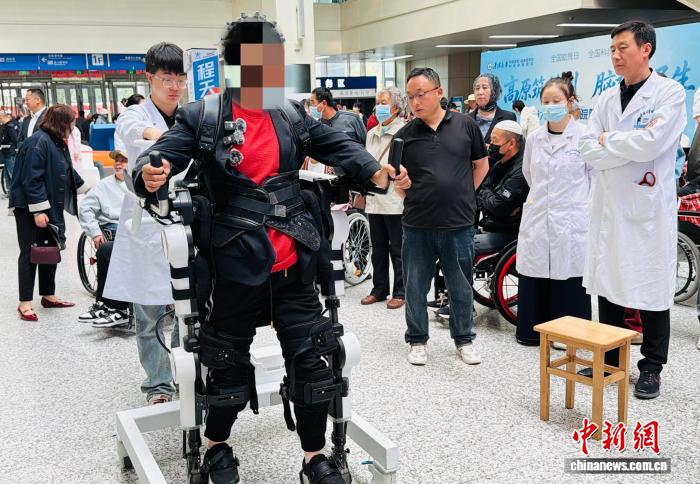 青海举办首个无创脑机接口技术体验日