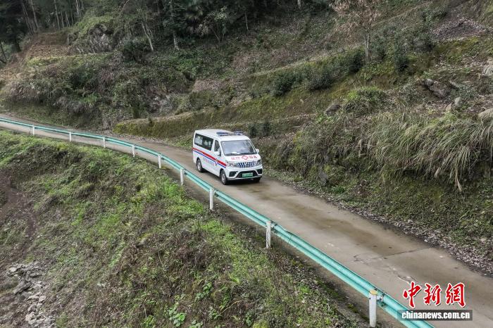 贵州凤冈：“流动医院”穿行山间 解山区老