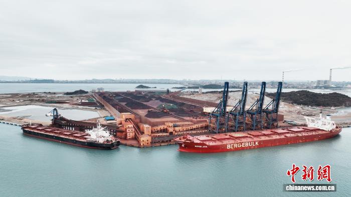 马年首艘40万吨级船舶靠泊莆田 奏响新春口岸奋进曲