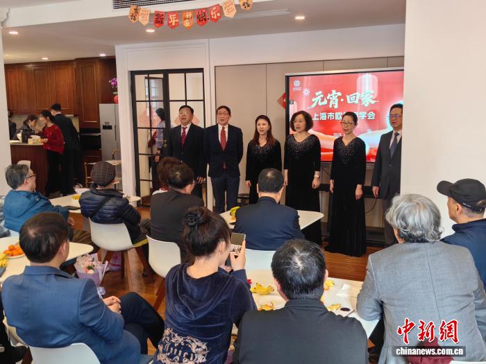 特写：歌声寄乡愁、汤圆暖人心 上海海归“回家”叙深情