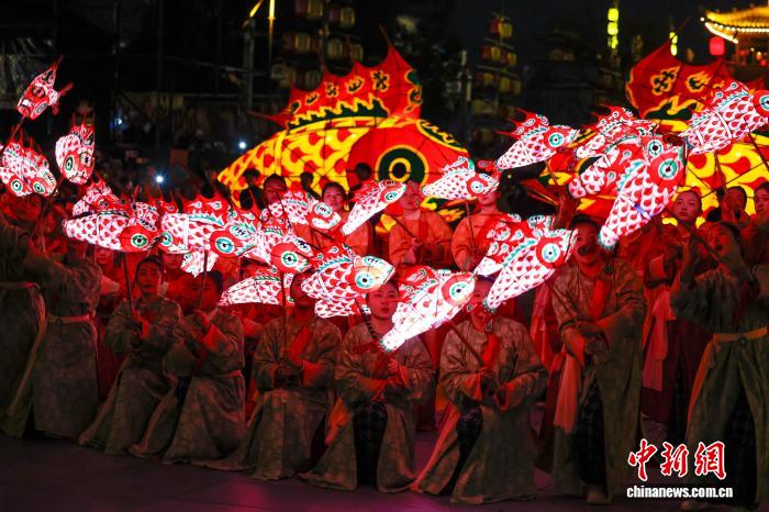 （走进中国乡村）徽州鱼灯跨界“出圈” 创新融合让年味更浓(图2)