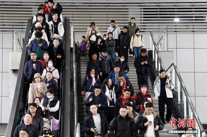 （新春走基层）长三角铁路节后客流保持高位运行 3月1日预计发送旅客298万人次(图2)