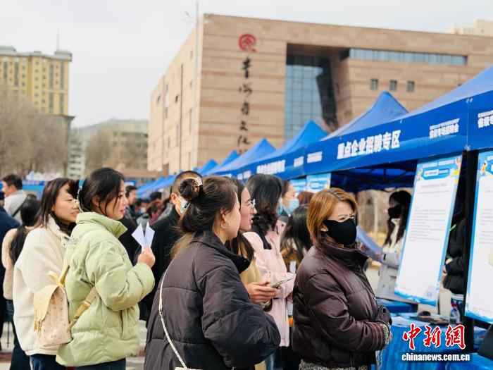 2.5万个岗位上线 青海春风行动专场招聘会精准对接促就业(图3) 2.5万个岗位上线 青海春风行动专场招聘会精准对接促就业(图3)