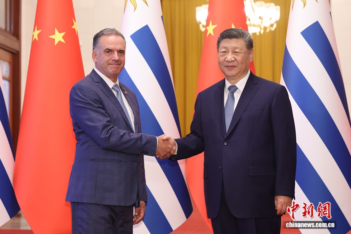 习近平同乌拉圭总统奥尔西举行会谈