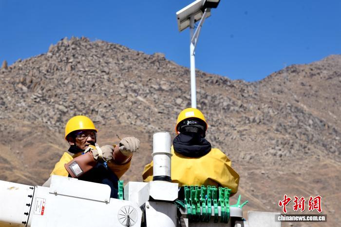 （全国两会）全国人大代表扎西尼玛：高原“光明”的守护者(图1)