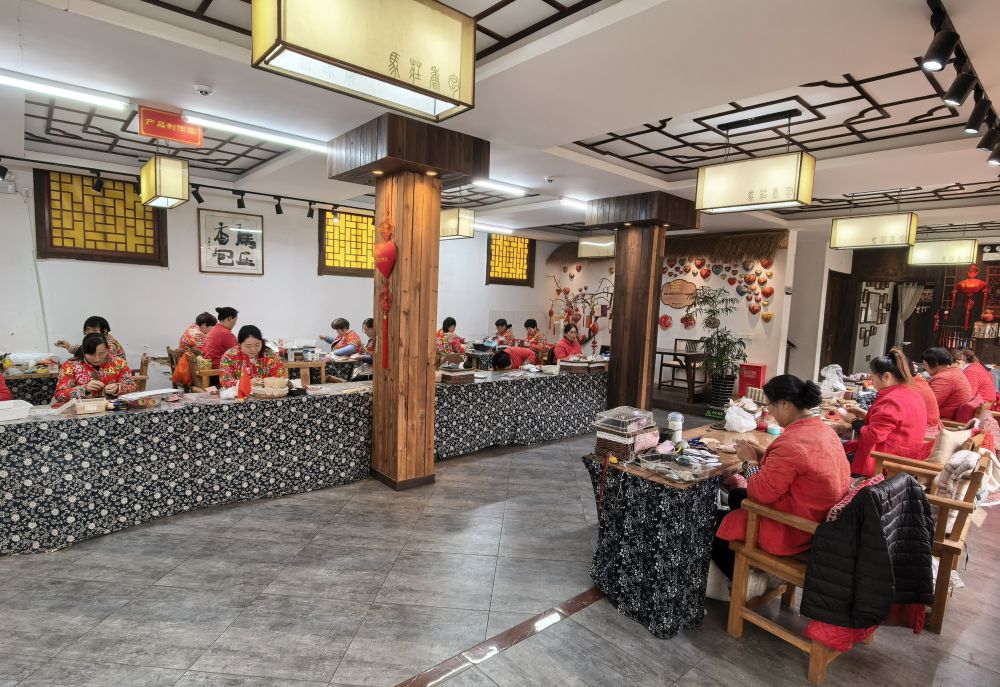 习近平总书记关切事｜幸福花开新农家(图6)