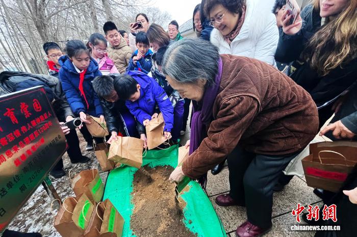 植株海棠寄深情 纪念周恩来诞辰128周年主题活动在天津举行(图2)