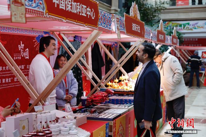 （新春走基层）国际好物齐聚北京朝阳 一站购齐跨国新年礼(图1)