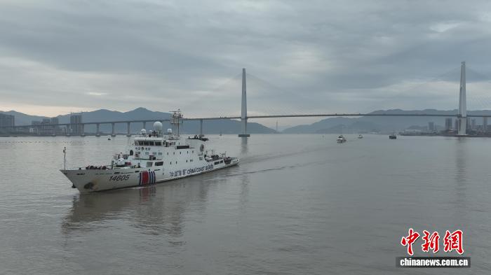 福建海警局开展冬季海上训练  锤炼海上维权执法能力(图1)