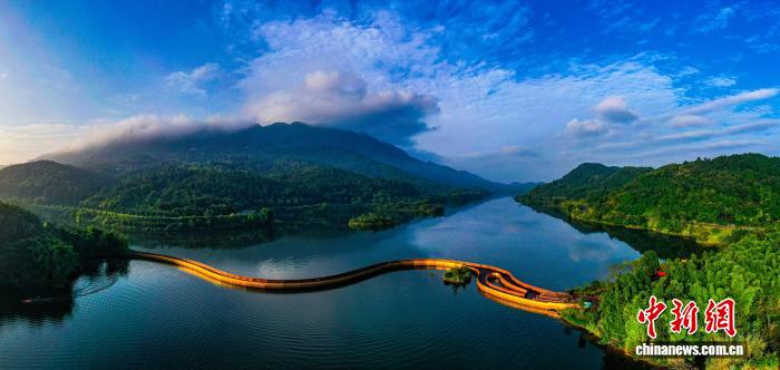 产业变“轻”、形态变“绿” 重庆生态颜值转化为经济价值(图2)