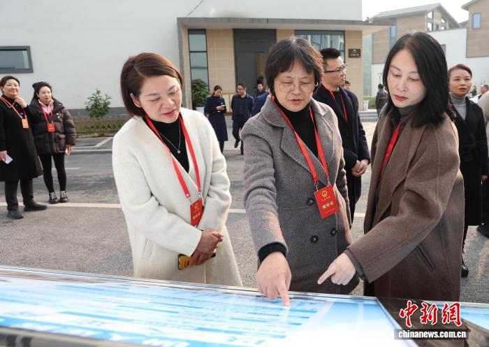 人大代表深入四川宜宾、泸州集中视察 为高质量发展建言献策(图2) 人大代表深入四川宜宾、泸州集中视察 为高质量发展建言献策(图2)