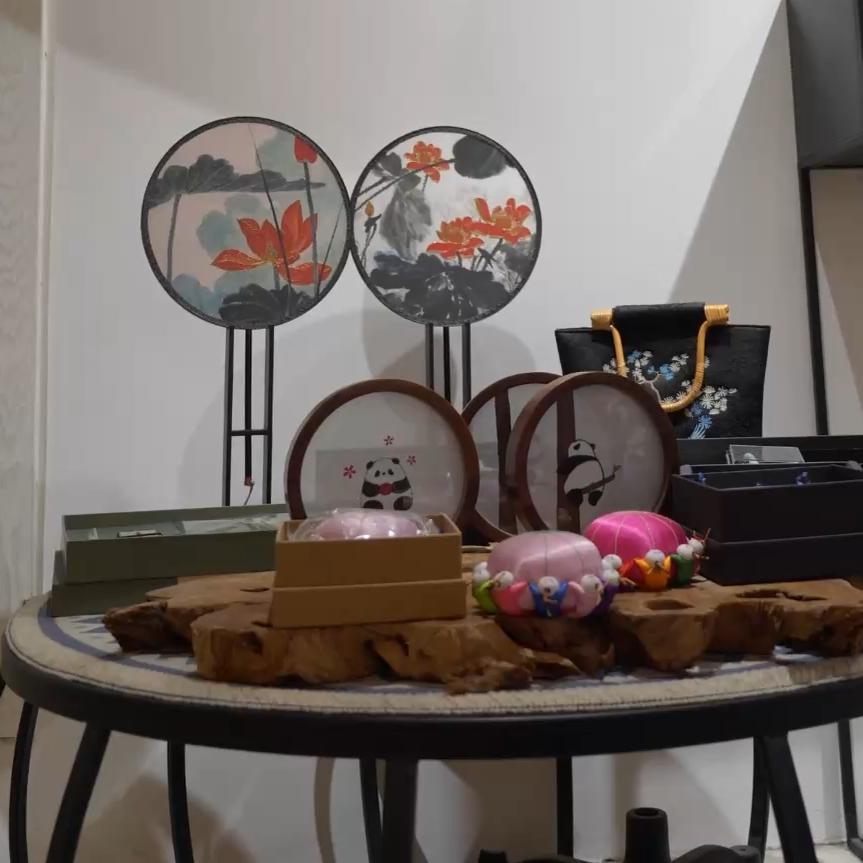 新春走基层·忙年｜走进非遗工坊，这里的年味忙“上新”(图2)