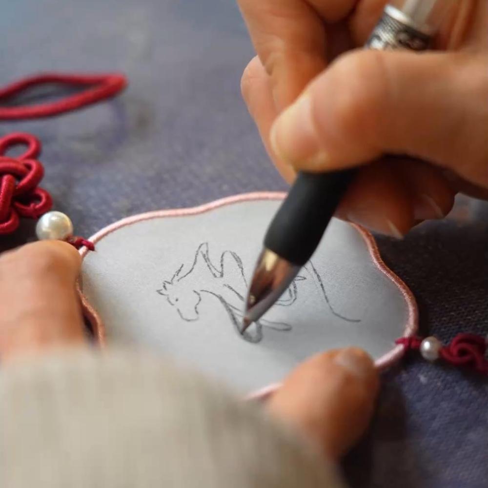 新春走基层·忙年｜走进非遗工坊，这里的年味忙“上新”(图3)