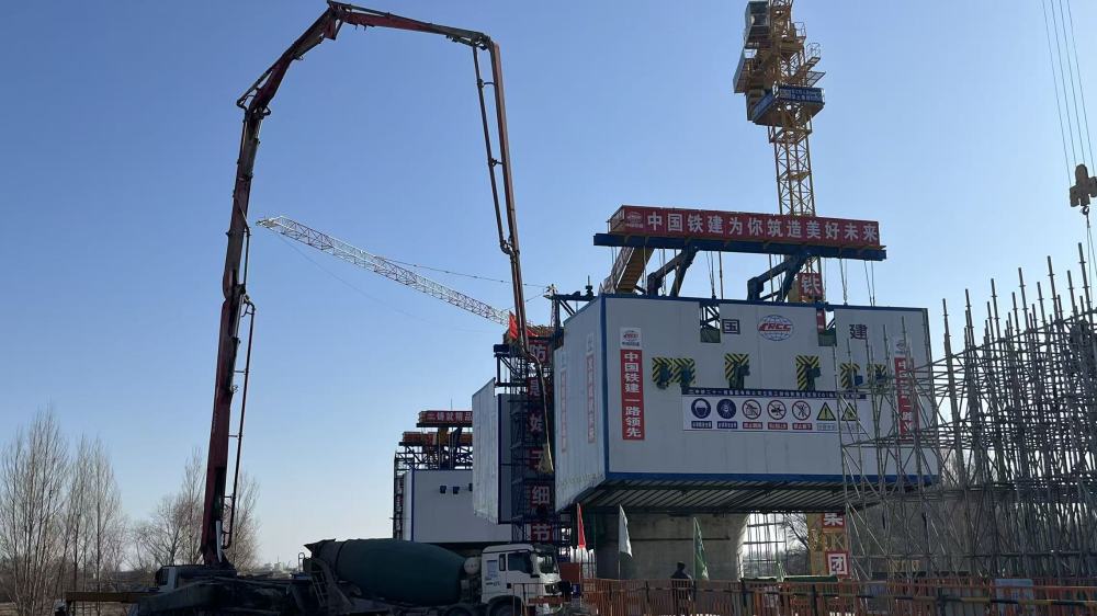 青春正当燃！兰张高铁的“数智脊梁”(图2)