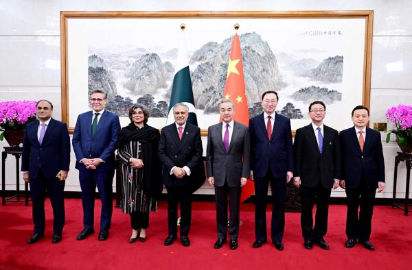 王毅同巴基斯坦副总理兼外长达尔举行中巴外长战略对话(图2)