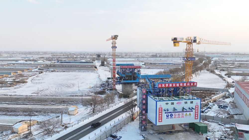 青春正当燃！兰张高铁的“数智脊梁”(图1)