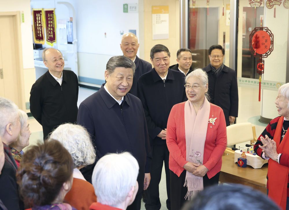 新华图讯｜习近平春节前夕在北京看望慰问基层干部群众(图4)