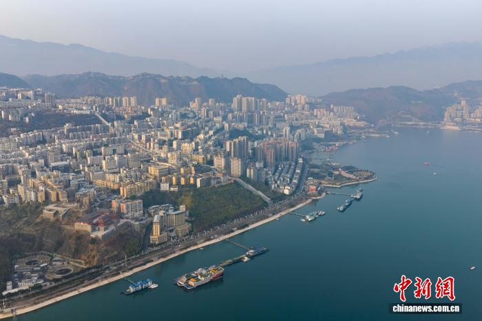重庆巫山：守护长江出渝“最后一公里” 绘就水清岸绿民富新图景(图2)