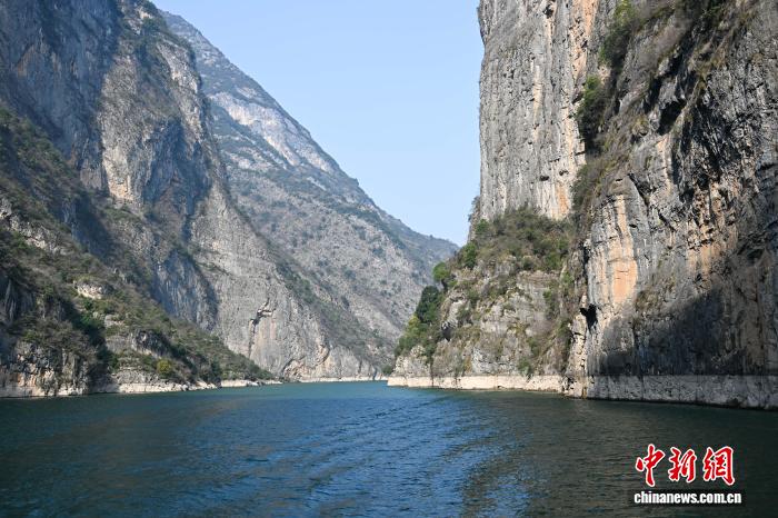 重庆巫山：守护长江出渝“最后一公里” 绘就水清岸绿民富新图景(图3)