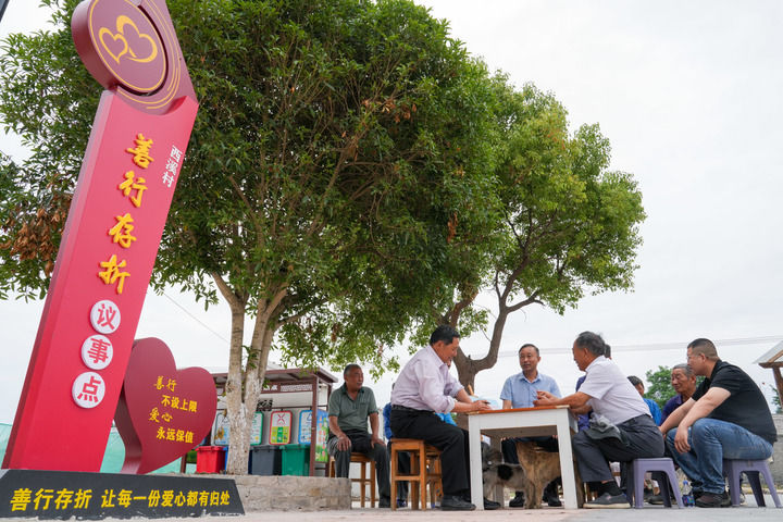 神州大地清风劲——2025年以习近平同志为核心的党中央贯彻执行中央八项规定、推进作风建设综述(图6) 神州大地清风劲——2025年以习近平同志为核心的党中央贯彻执行中央八项规定、推进作风建设综述(图6)