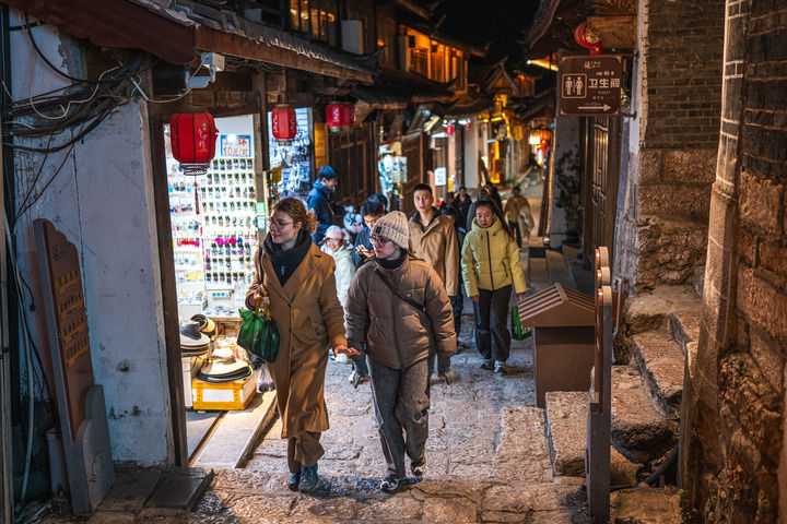 神州大地清风劲——2025年以习近平同志为核心的党中央贯彻执行中央八项规定、推进作风建设综述(图4) 神州大地清风劲——2025年以习近平同志为核心的党中央贯彻执行中央八项规定、推进作风建设综述(图4)