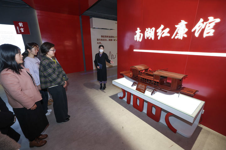 神州大地清风劲——2025年以习近平同志为核心的党中央贯彻执行中央八项规定、推进作风建设综述(图7) 神州大地清风劲——2025年以习近平同志为核心的党中央贯彻执行中央八项规定、推进作风建设综述(图7)