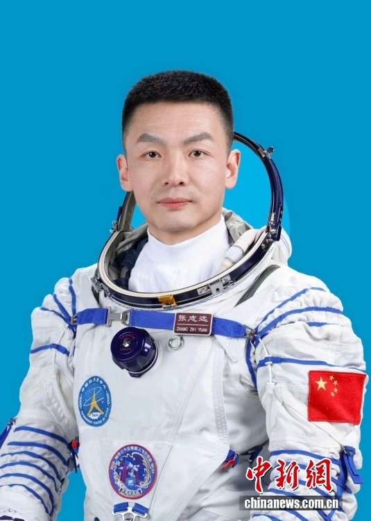 5月23日上午，神舟二十三号载人飞行任务新闻发布会在酒泉卫星发射中心召开。发言人介绍，飞行乘组由朱杨柱、张志远、黎家盈组成，朱杨柱担任指令长。图为神舟二十三号航天员张志远。图/中国载人航天工程办公室