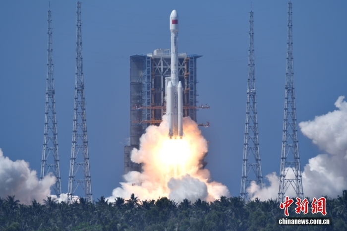 北京时间6月23日10时10分,中国在文昌航天发射场使用长征七号改运载火箭,成功将通信技术试验卫星二十六号A星发射升空,卫星顺利进入预定轨道,发射任务取得圆满成功。图/李汶骏 孙钰程 北京时间6月23日10时10分,中国在文昌航天发射场使用长征七号改运载火箭,成功将通信技术试验卫星二十六号A星发射升空,卫星顺利进入预定轨道,发射任务取得圆满成功。图/李汶骏 孙钰程