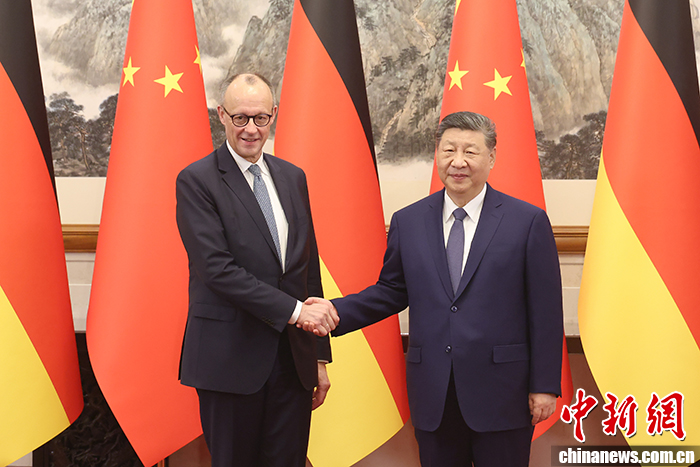 习近平会见德国总理默茨