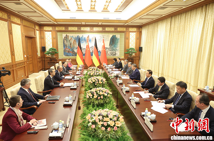 习近平会见德国总理默茨(图2)