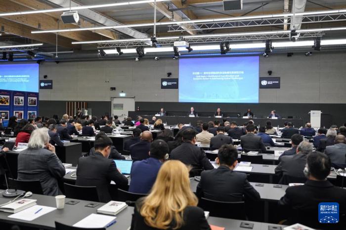 全球治理研讨会暨《新时代治国理政纪实》第一卷英文版发布会在瑞士日内瓦举行(图1) 全球治理研讨会暨《新时代治国理政纪实》第一卷英文版发布会在瑞士日内瓦举行(图1)