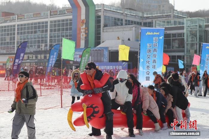 台青陕西“冰雪初体验” 解锁冬日限定快乐(图2)