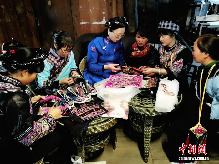 同心会客厅丨夏华:“指尖技艺”织锦绣 民族纹样耀世界(图3) 同心会客厅丨夏华:“指尖技艺”织锦绣 民族纹样耀世界(图3)